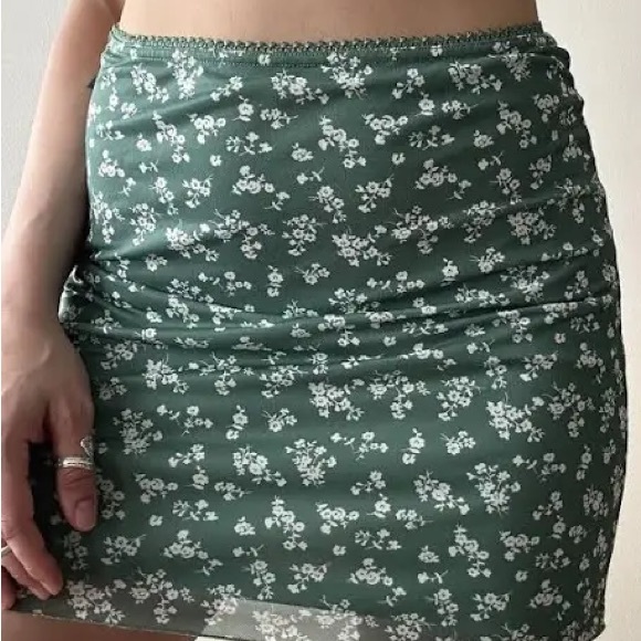 Princess Polly Sage Floral Skirt - Picture 4 of 6